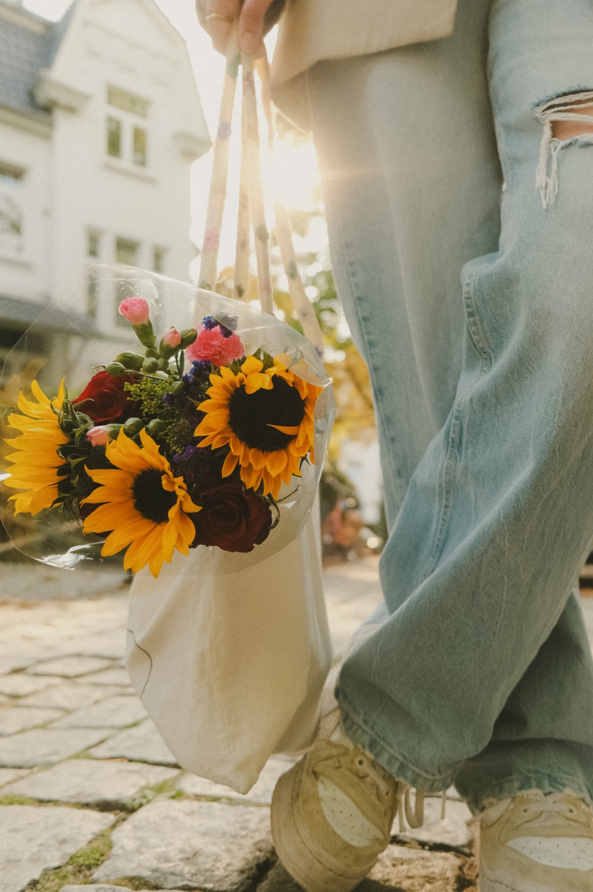 Blumenstrauß im warmen Gegenlicht